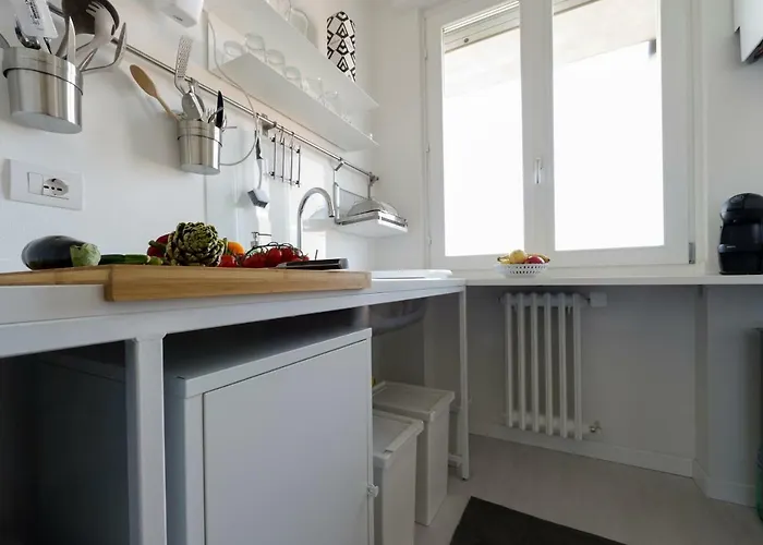 Little House With View 아로나